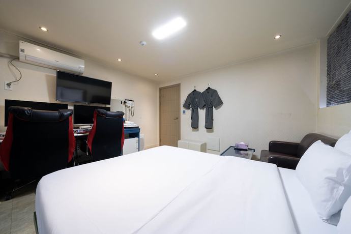 Imagen de la habitación del Hotel GALLERIA HOTEL. Foto 16