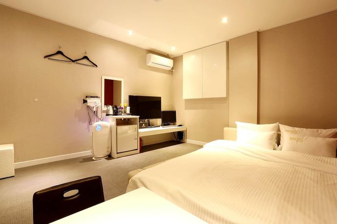 Imagen de la habitación del Hotel GALLERIA HOTEL. Foto 18