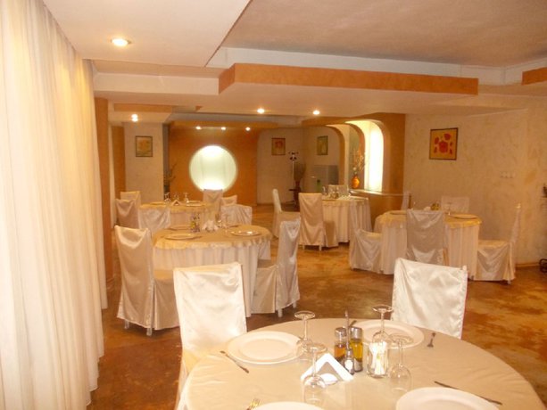 Imagen del bar/restaurante del Hotel GALMONDO. Foto 11