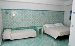 Imagen de la habitación del Hotel GANIMEDE. Foto 2