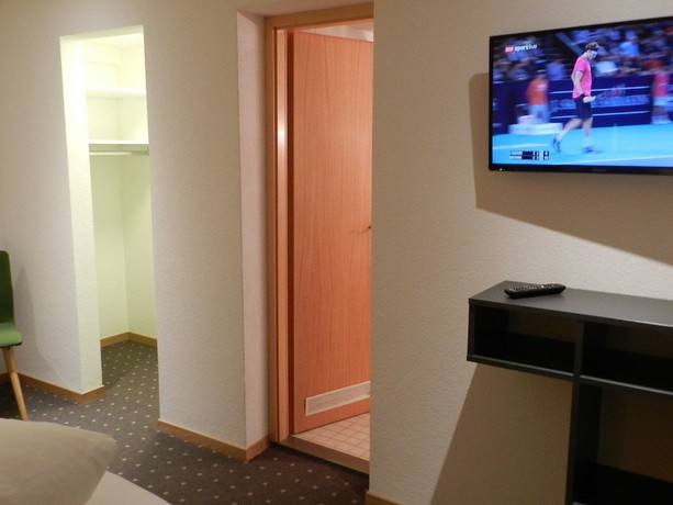 Imagen de la habitación del Hotel GARNI Mittenwald. Foto 3