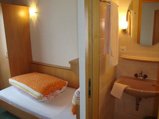 Imagen de la habitación del Hotel GARNI Mittenwald. Foto 19
