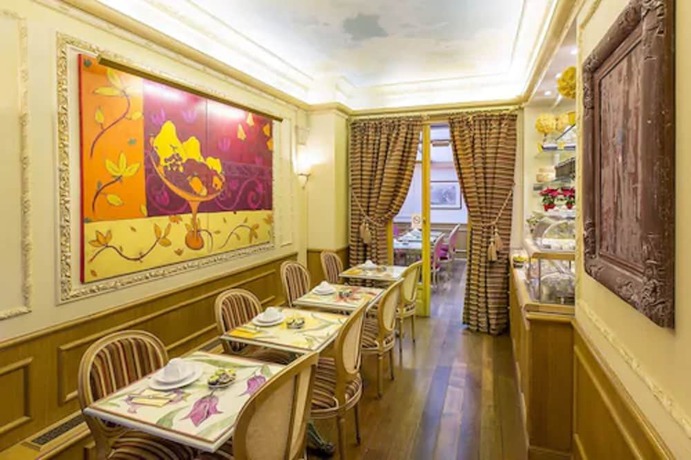 Imagen del bar/restaurante del Hotel GAVARNI. Foto 1