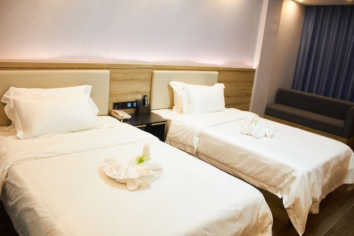 Imagen de la habitación del Hotel G.C Royal. Foto 17