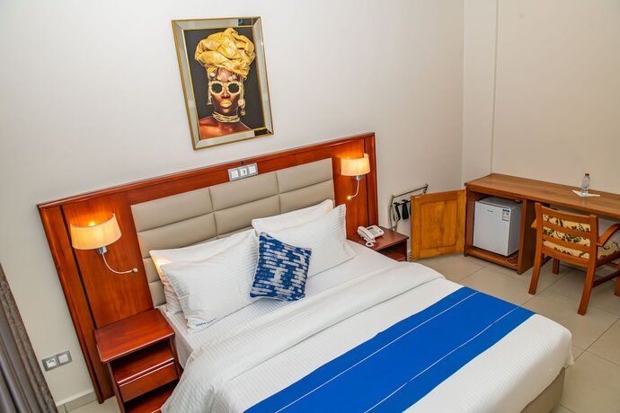 Imagen de la habitación del Hotel GENEVA H&Ocirc;TEL, Bassa. Foto 15