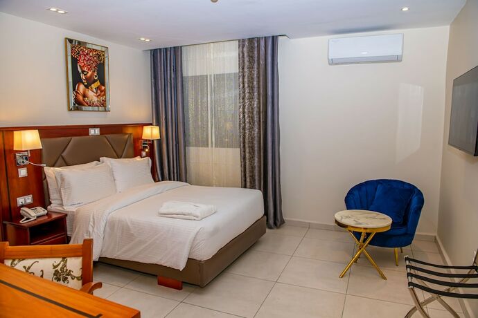 Imagen de la habitación del Hotel GENEVA H&Ocirc;TEL, Bassa. Foto 18