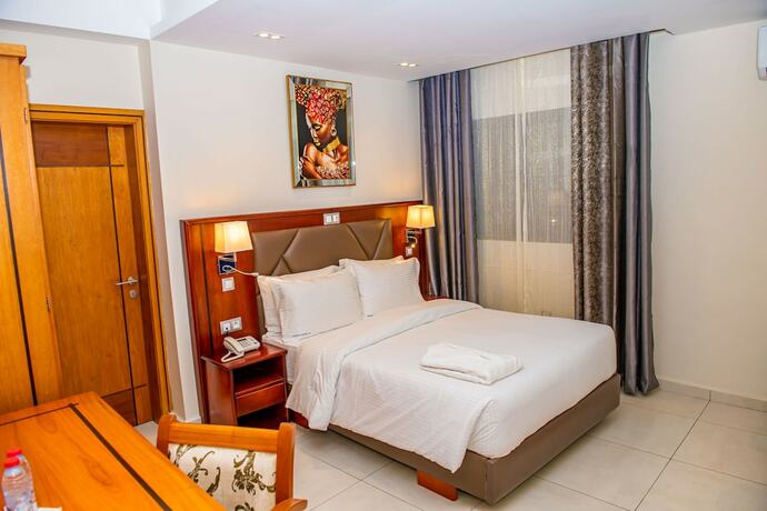 Imagen general del Hotel GENEVA H&Ocirc;TEL, Bassa. Foto 12
