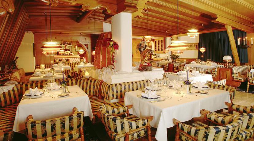 Imagen del bar/restaurante del Hotel GENZIANA, Dolomiti Superski. Foto 3
