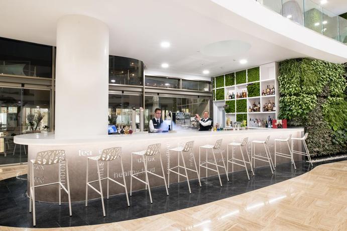 Imagen del bar/restaurante del Hotel GF Victoria. Foto 2