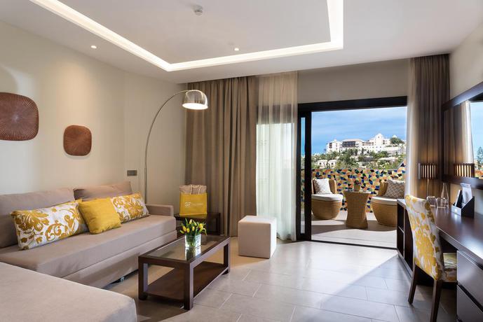 Imagen de la habitación del Hotel GF Victoria. Foto 4