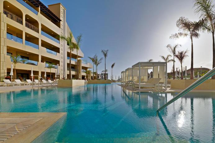 Imagen de la piscina del Hotel GF Victoria. Foto 23