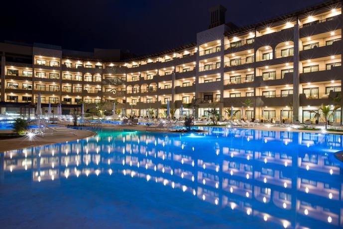 Imagen de la piscina del Hotel GF Victoria. Foto 25