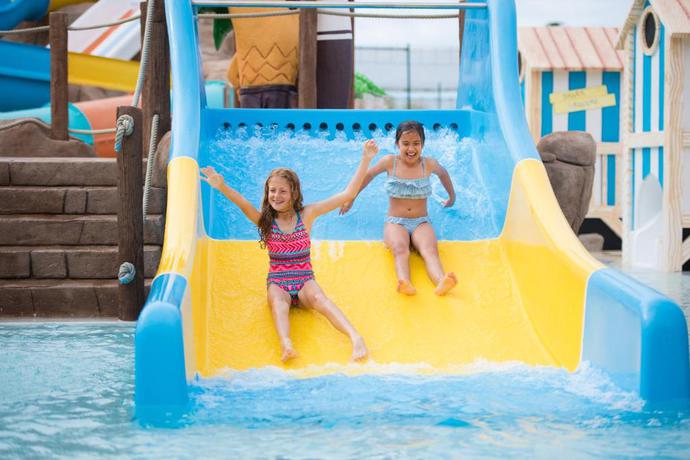 Imagen de la piscina del Hotel GF Victoria. Foto 27