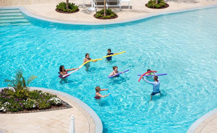 Imagen de la piscina del Hotel GF Victoria. Foto 31