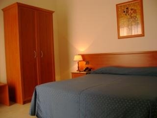 Imagen de la habitación del Hotel GH. Foto 1