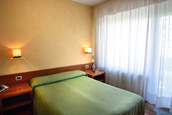 Imagen de la habitación del Hotel GHIRONI. Foto 5