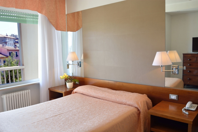 Imagen de la habitación del Hotel GHIRONI. Foto 11