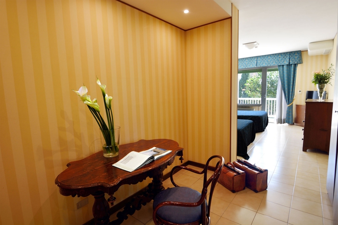 Imagen de la habitación del Hotel GHIRONI. Foto 13