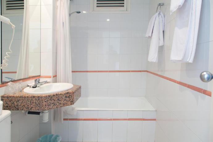 Imagen de la habitación del Hotel GHT Balmes, Aparthotel & SPLASH. Foto 6