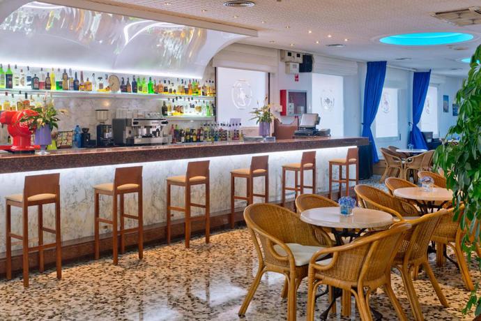 Imagen del bar/restaurante del Hotel GHT Balmes, Aparthotel & SPLASH. Foto 3