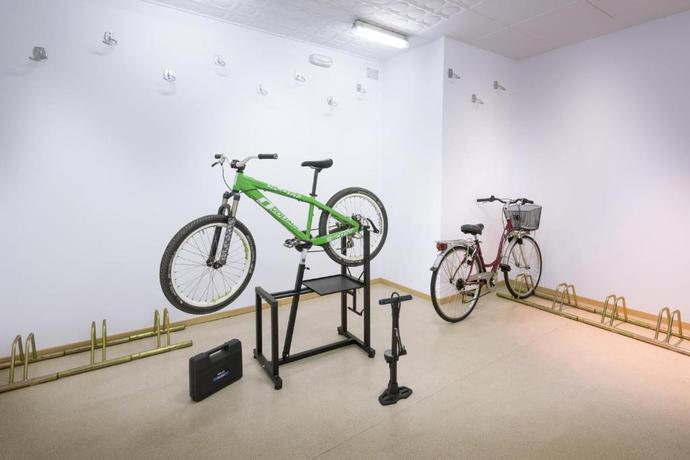 Imagen de los interiores del Hotel GHT Balmes, Aparthotel & SPLASH. Foto 19