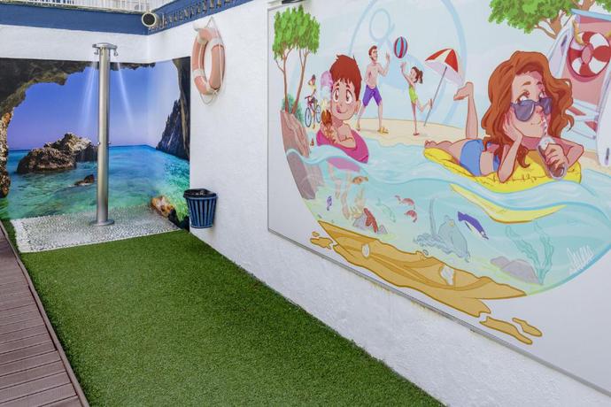 Imagen de la piscina del Hotel GHT Balmes, Aparthotel & SPLASH. Foto 21