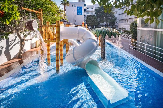 Imagen de la piscina del Hotel GHT Balmes, Aparthotel & SPLASH. Foto 25