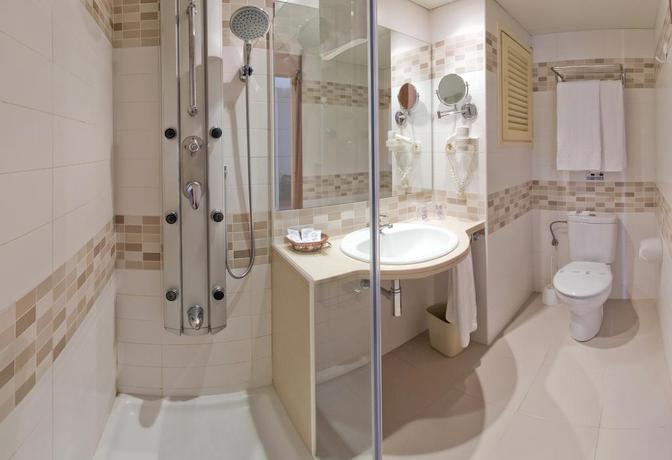 Imagen de la habitación del Hotel GHT Costa Brava. Foto 4