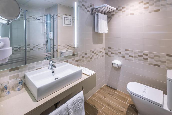 Imagen de la habitación del Hotel GHT Costa Brava. Foto 7