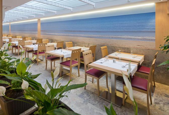 Imagen del bar/restaurante del Hotel GHT Costa Brava. Foto 2