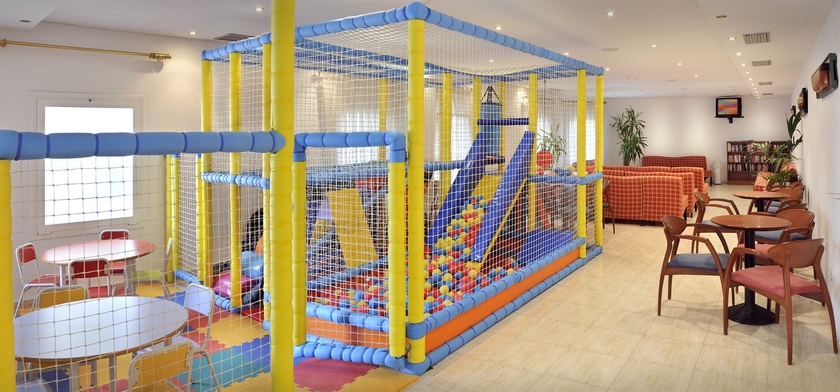 Imagen de los interiores del Hotel GHT Maritim. Foto 4