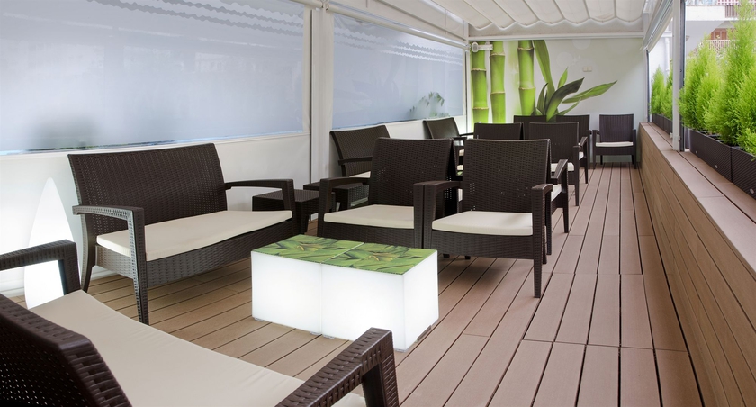 Imagen del bar/restaurante del Hotel GHT Maritim. Foto 2