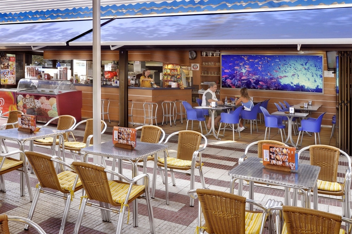 Imagen del bar/restaurante del Hotel GHT Maritim. Foto 3