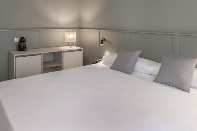 Imagen de la habitación del Hotel GHT Miratge. Foto 12