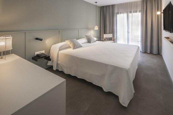 Imagen de la habitación del Hotel GHT Miratge. Foto 13