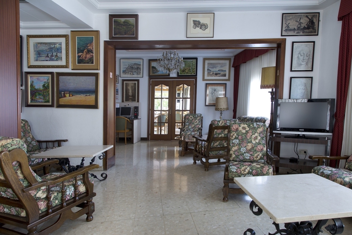 Imagen de los interiores del Hotel GHT Neptuno. Foto 19