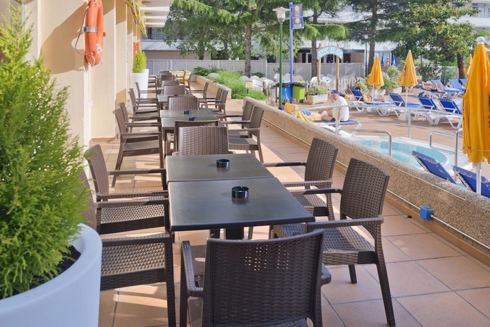 Imagen general del Hotel GHT Oasis Tossa and Spa. Foto 6