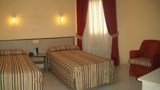 Imagen de la habitación del Hotel GIRONA NORD. Foto 4