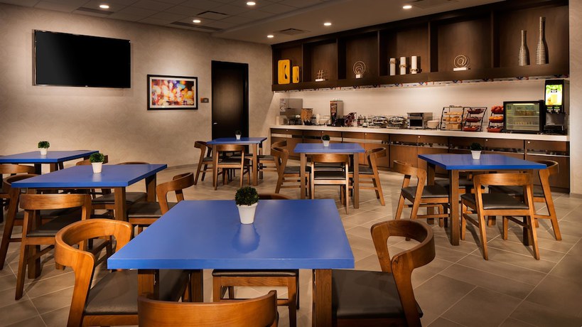 Imagen del bar/restaurante del Hotel GLō Best Western Kanata Ottawa West. Foto 2
