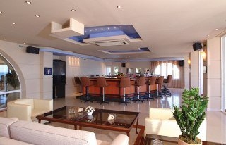 Imagen del bar/restaurante del Hotel GLAROS HOTEL. Foto 4