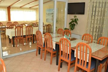 Imagen del bar/restaurante del Hotel GLOBTOUR INN. Foto 2