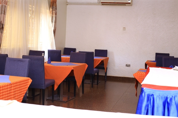 Imagen del bar/restaurante del Hotel GLORY SUMMIT HOTEL. Foto 3