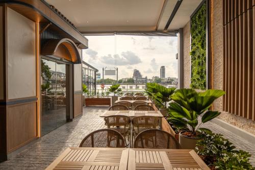 Imagen de los interiores del Hotel GLOW Bangkok Riverside. Foto 12