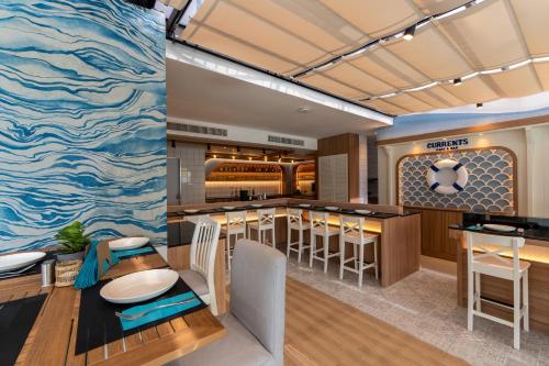 Imagen del bar/restaurante del Hotel GLOW Bangkok Riverside. Foto 2