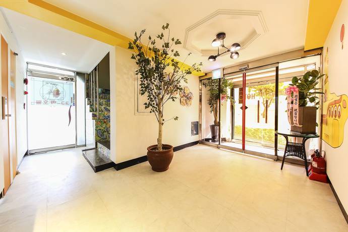 Imagen de los interiores del Hotel GOGUMA HOTEL. Foto 19