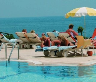 Imagen de la piscina del Hotel GOLDEN LOTUS. Foto 7