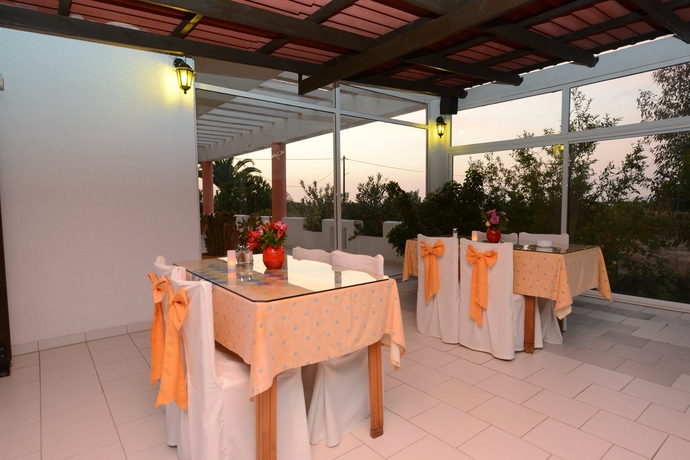 Imagen del bar/restaurante del Hotel GOLDEN STAR, Tigaki. Foto 4
