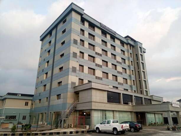 Imagen general del Hotel GOLDEN TULIP ESSENTIALS OWERRI. Foto 1