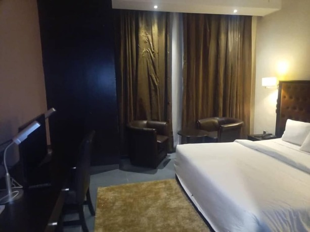 Imagen de la habitación del Hotel GOLDEN TULIP ESSENTIALS OWERRI. Foto 12