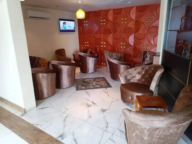 Imagen general del Hotel GOLDEN TULIP ESSENTIALS OWERRI. Foto 10